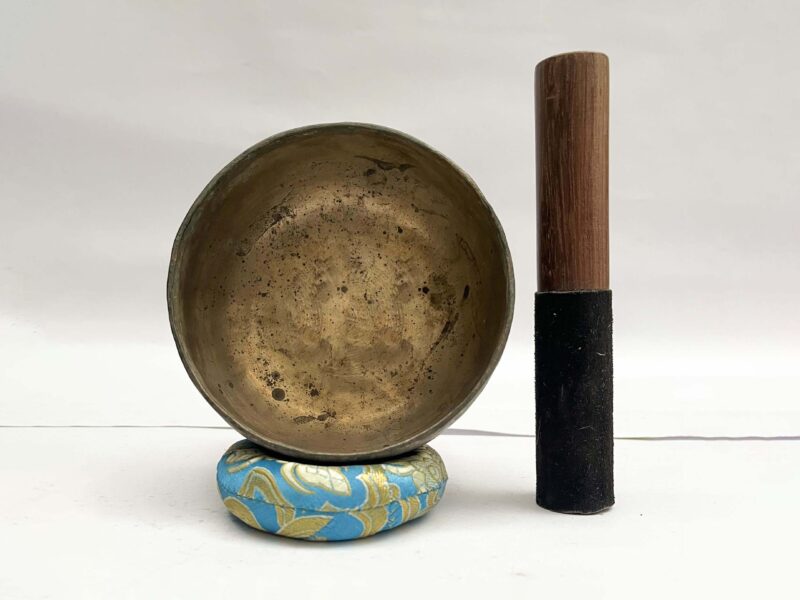 Old Hand-Beaten Bronze Kopre Singing Bowl – Antique