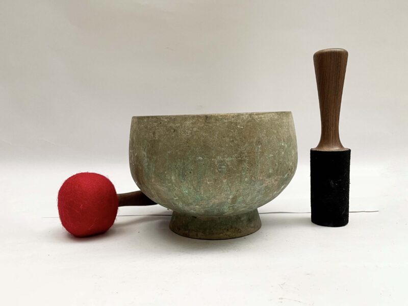 Old Hand-Beaten Bronze Kopre Singing Bowl – Antique