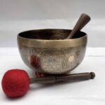 Buddhist Hand-Beaten Jambati Singing Bowl – Vajra Design with Carving - Image 3