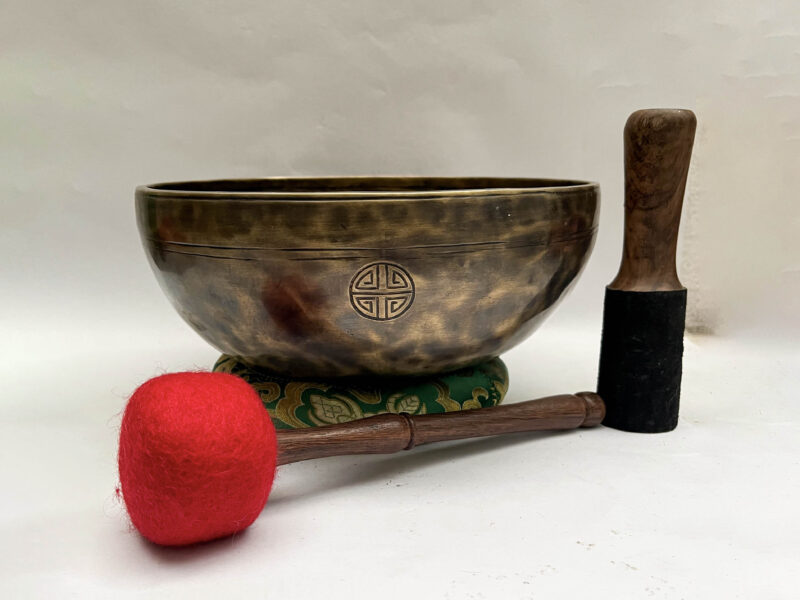 Buddhist Hand-Beaten Full Moon Singing Bowl – 25 cm Bronze Moon Bowl