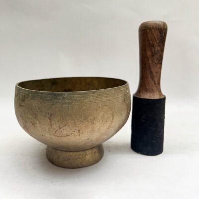 Antique-Style Naga Singing Bowl with Stand – 14 cm Hand-Beaten Bronze Buddhist Sound Bowl