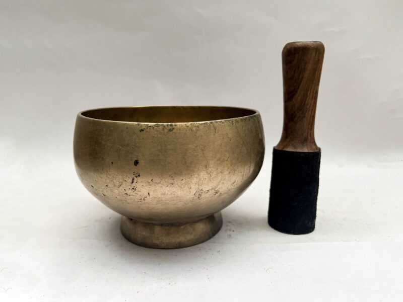 Naga Singing Bowl with Stand – 16 cm Hand-Beaten Bronze Buddhist Ritual Bowl | Old-Style Tibetan Sound Bowl