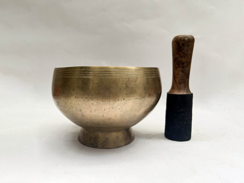 Large Naga Singing Bowl with Stand – 16 cm Hand-Hammered Bronze Tibetan Bowl | Old Style Buddhist Sound Bowl for Meditation & Rituals