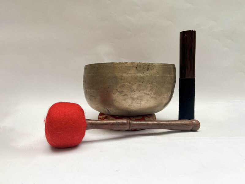 Antique Kopre Singing Bowl – 18 cm Apple-Shaped Bronze Sound Healing Bowl | Tibetan Hand-Hammered, Over 100 Years Old