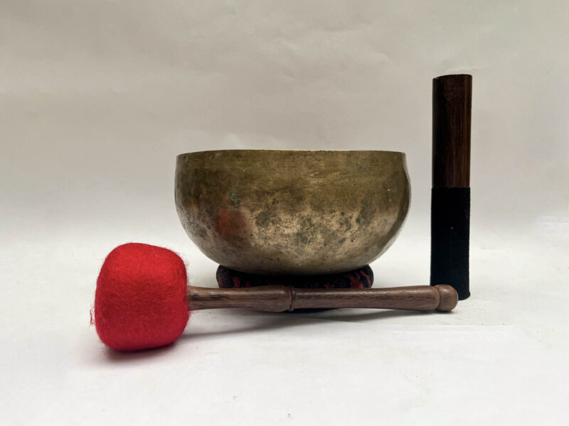 Antique Kopre Singing Bowl – 18 cm Bronze Apple-Shaped Sound Healing Bowl | Hand Beaten, Tibetan Buddhist Vintage Bowl