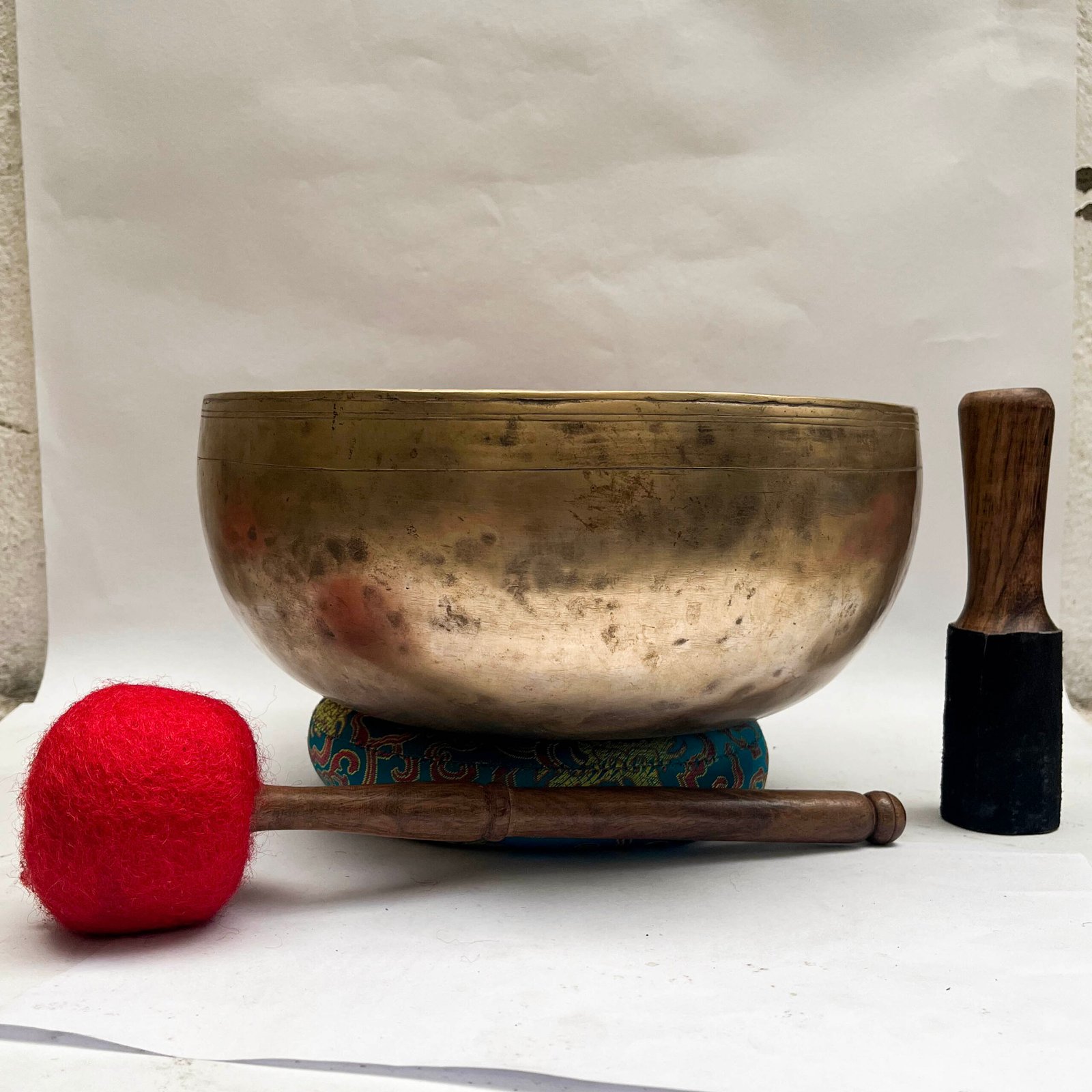 Large Antique Jambati Singing Bowl – 28 cm Hand Beaten Bronze Tibetan Sound Bowl | 1819g Deep Tone for Healing & Meditation - Image 3