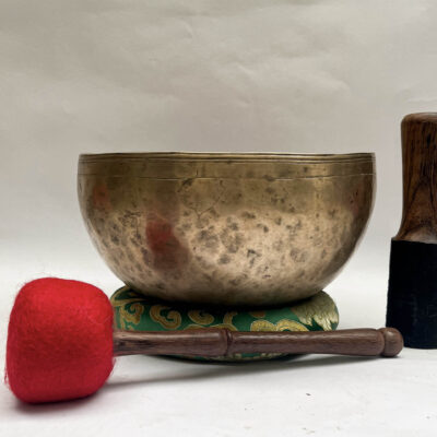 Antique Jambati Singing Bowl – 8.5 inch Hand Beaten Bronze Buddhist Sound Bowl | 1137g Deep Tone for Healing & Meditation